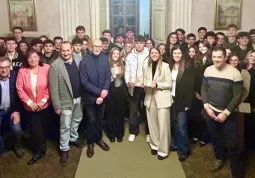 Sabato scorso ai buschesi nati nel 2006 ricevuti in municipio per la cerimonia dei diciottenni